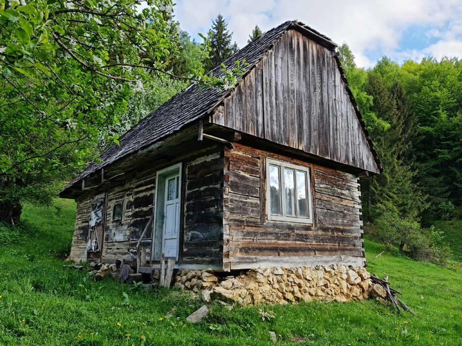 Teren linistit 4 hectare,  Șirnea,  Fundata cu râu pe 2 laterale