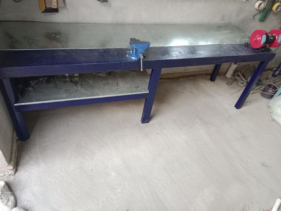 Дастгох,усталарга иш столи,,узунаси 2,5 м эни70 см,Тиска чарх .