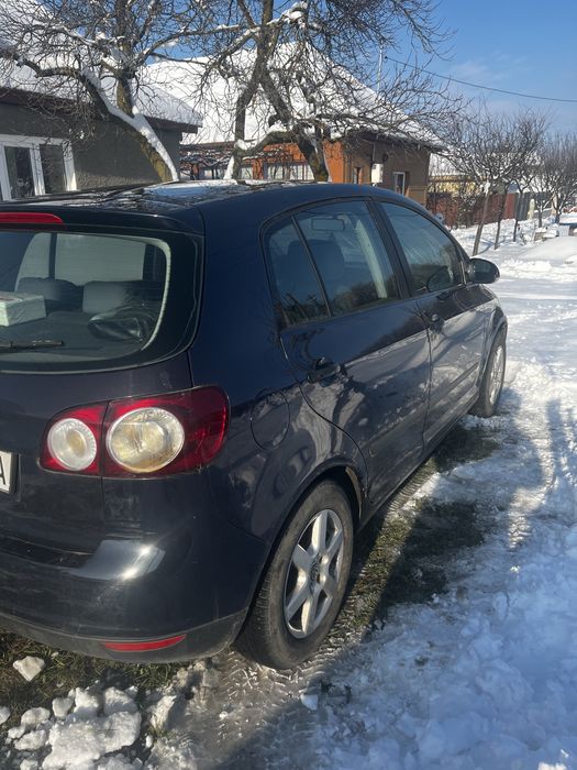 Vând VW Golf V plus benzină