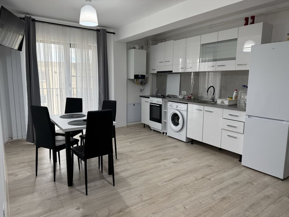 Inchiriez apartament doua camere in Dragasani