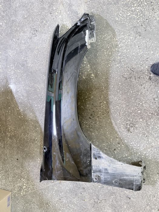 Переднее правое крыло оригинал Lx470