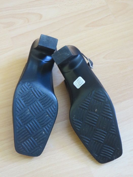 Pantofi negri din piele