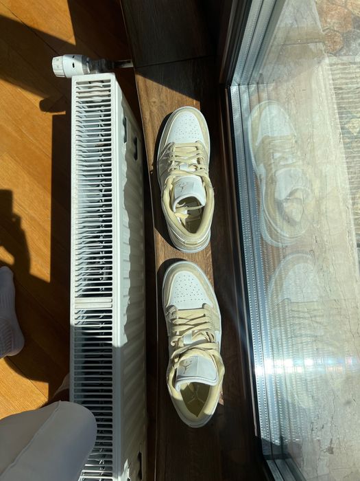 Air Jordan 1 SE "Team Gold" noi