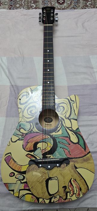 Гитара новая стильная с чехлом.