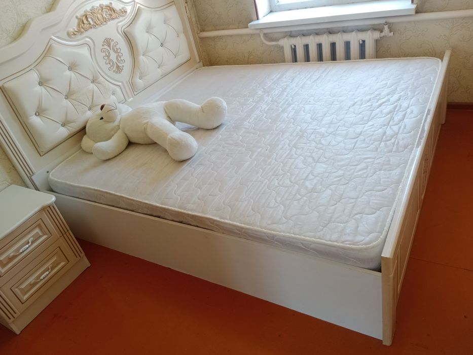 Спальный гарнитур