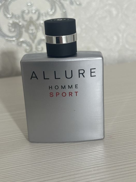 Shanel Allire Homme sport
