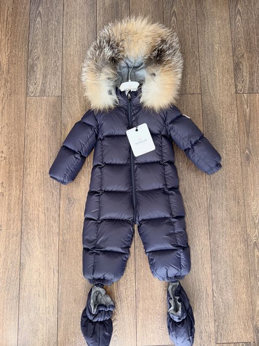 Оригинален MONCLER бебешки зимен космонавт 9м/12 м. с пух,качулка ,ботушки и колан
