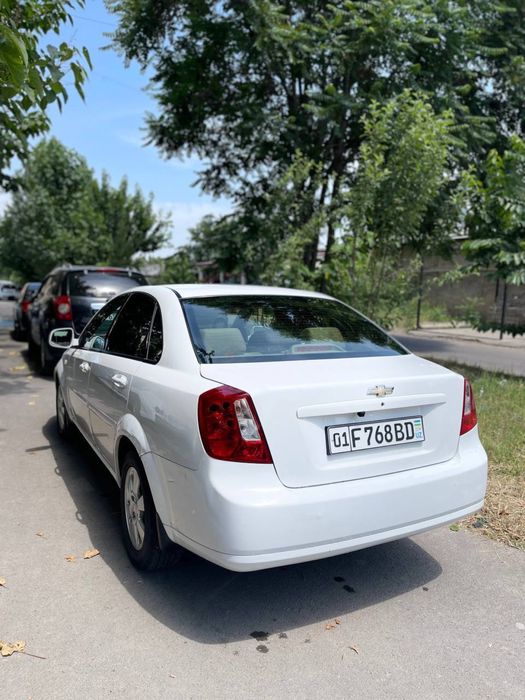 Машина Gentra Chevrolet