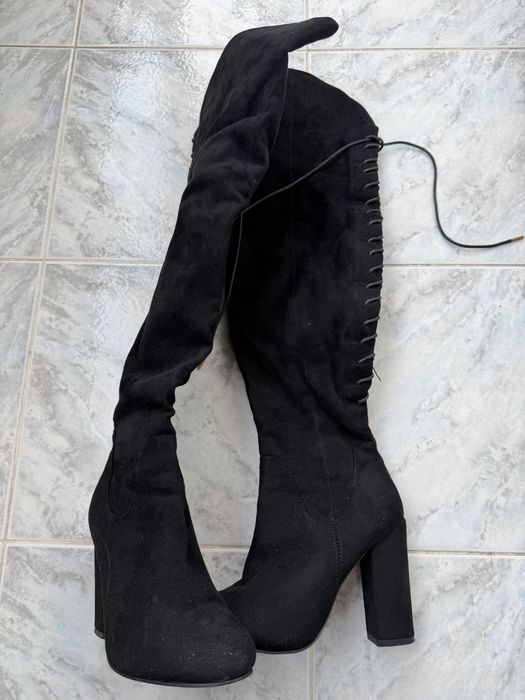 Елегантни чизми на токче