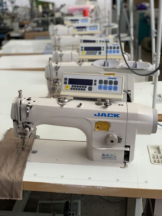 Masina de cusut liniara automata Jack Shirley IIN