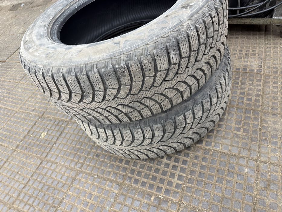 Продам зимнии шины Bridgestone с шипами