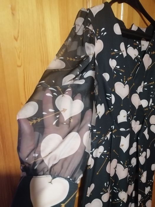 Рокля с шифон ръкави