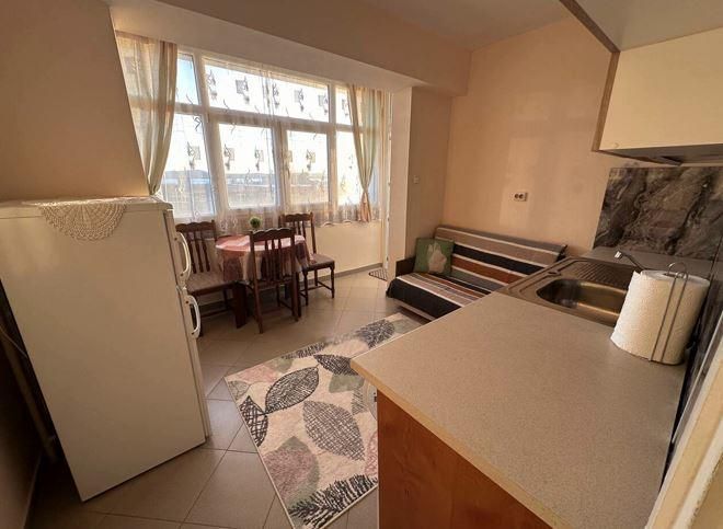 Дава се под наем Двустаен апартамент в Бургас, Славейков - 45 кв.м за 306 € - Снимка #3