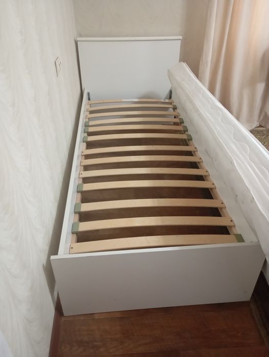 Продам кровать с матрасом