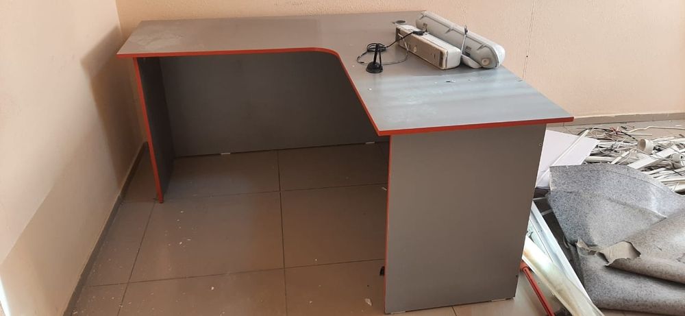 Продаются 3 стола для офиса