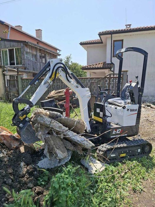 Компактен Мини Багер БОБКАТ 1.2 тона за извършване на услуги