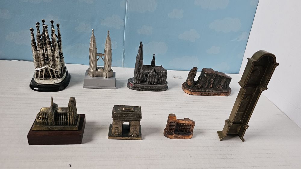 Lot machete ale unor construcții celebre