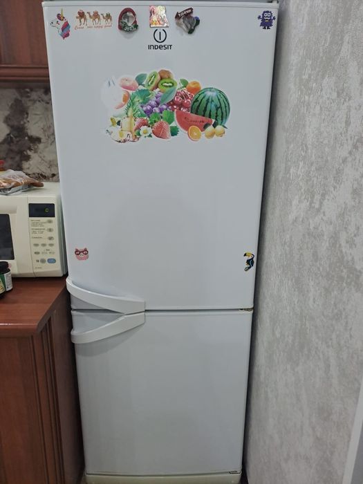 Холодильник indesit