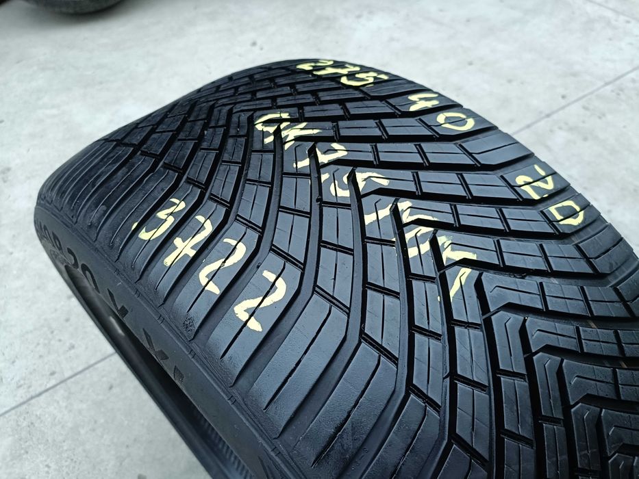 O anvelopa 275 40 20 Continental Allseason Contact profil de 7,5 mm