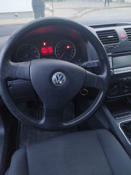 Vând Volkswagen Golf 5