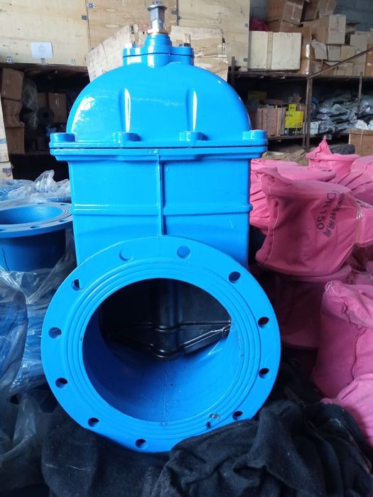 Водиной чугунний  задвижки размер от 50 до 700