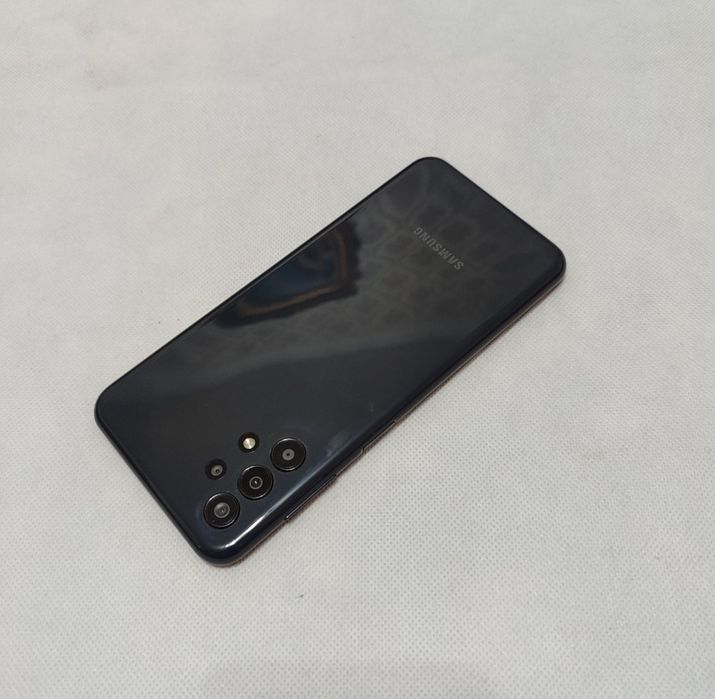 Samsung a13 xolati ideal qirilgan chizilgan joylari yoq