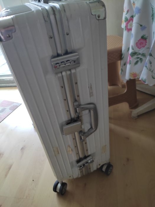 Голям куфар за път