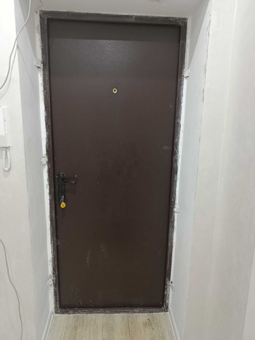 Продается входной металлический дверь