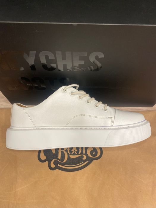 Продам кожаные белые кеды