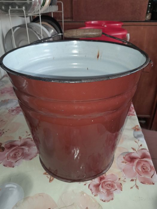 Продается 10- литровое эмалированное ведроро