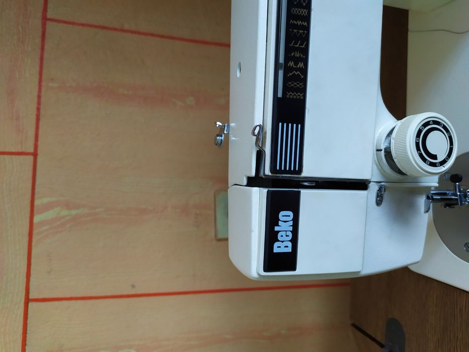 Продам швейную машинку