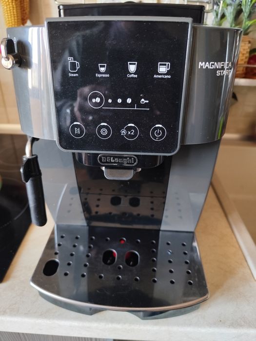 Vind automat cafea DeLonghi Magnifica Start,1000 lei