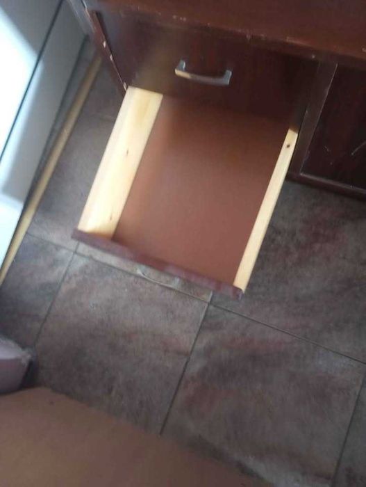 Шкаф с стъклена ракла