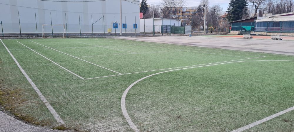 Настилка за Футболно игрище/тенис корт (изкуствена трева)