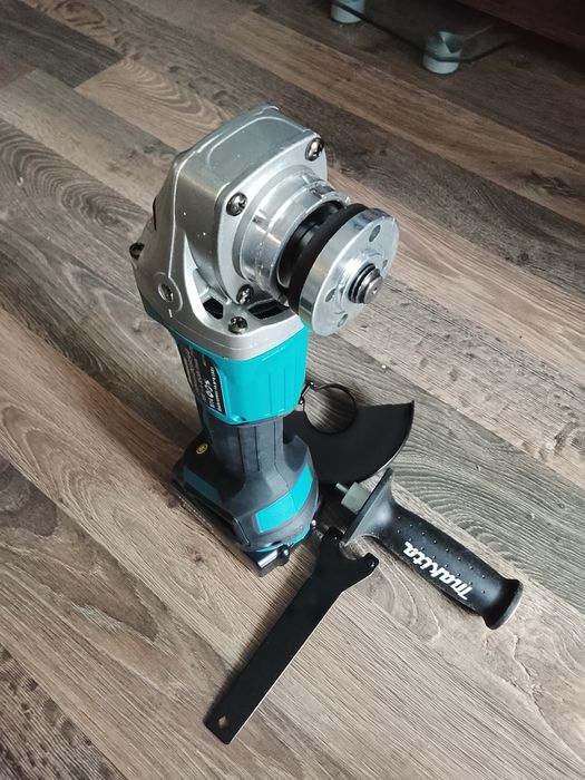 Flex Makita DGA 504 cu variator de viteza și baterie de 6A NOU