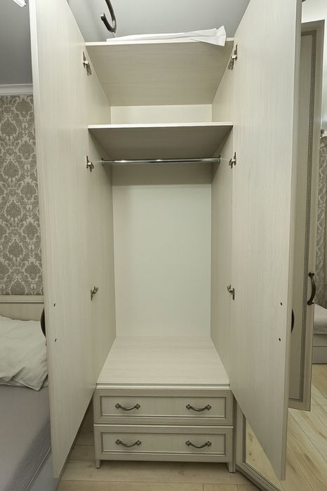 Спальный гарнитур. Шкаф и кровать