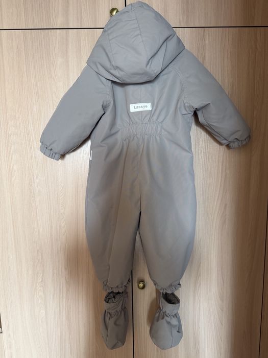 Продается комбинезон осенне-весенний.
