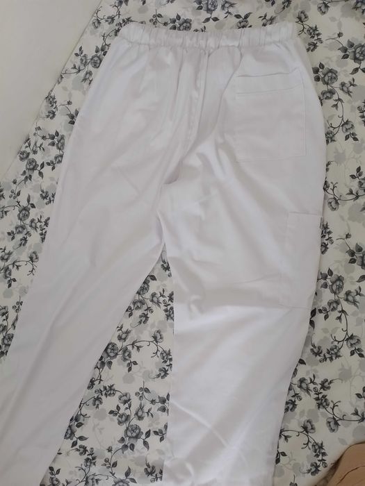 Costum medicaL de dama , firma IBA ,  alb , mărimea L, nou