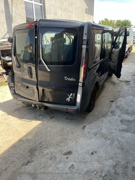 Desfac dezmembrez piese motor 1.9 2.0 2.5 opel vivaro renault trafic nissan primastar
