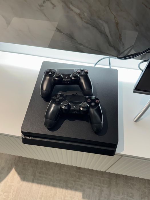 Playstation 4 slim 1tb в идеале!