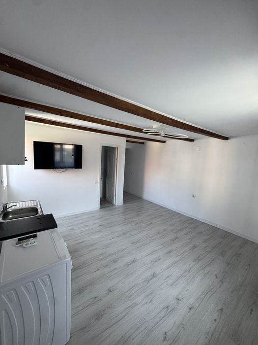 5 spatii comerciale/ Rusidava