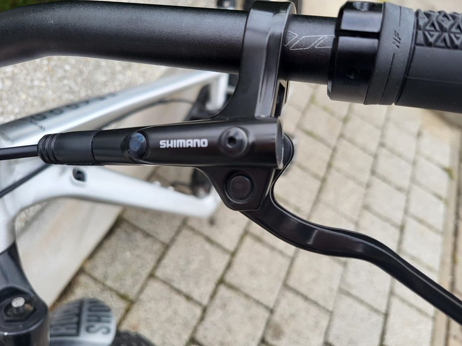 Titlu: Full Suspension 29” RockShox Air + Deluxe / Marime L / Trail MTB
Descriere:
Vând MTB full suspension mărimea L, potrivit pentru trail/enduro/li