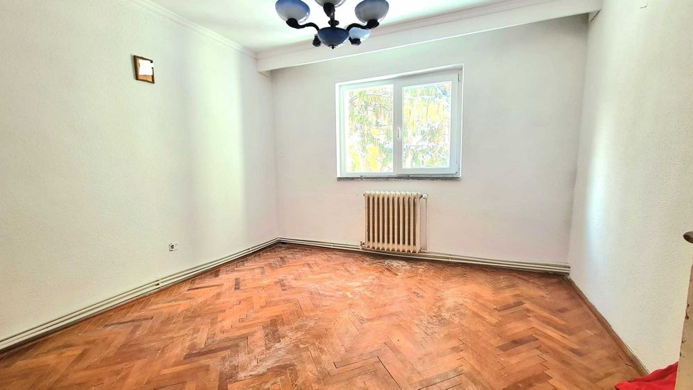 Vand apartament cu 2 cam, decomandat, ultracentral in Curtea de Arges