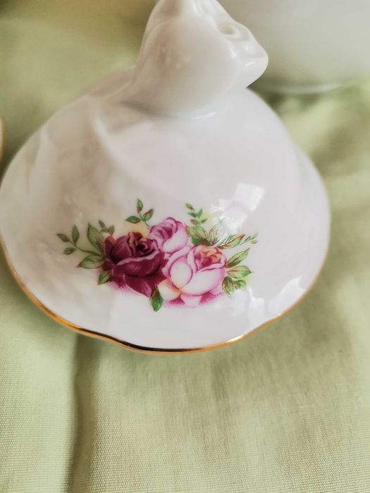 Порцеланови кани