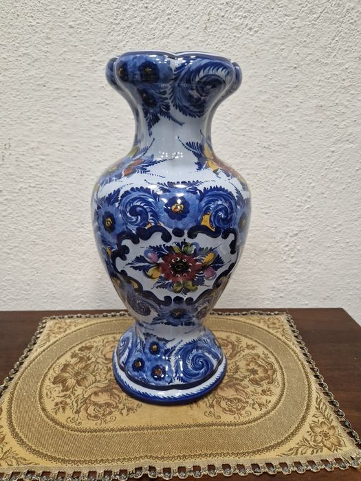 Португалска ваза за цветя