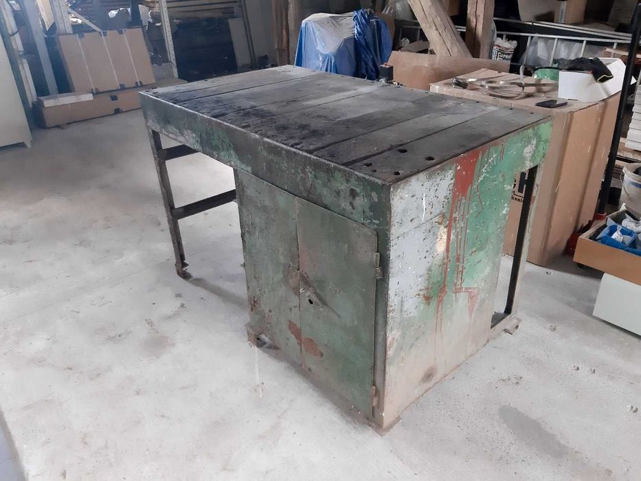 Banc de lucru si dulapuri metalice