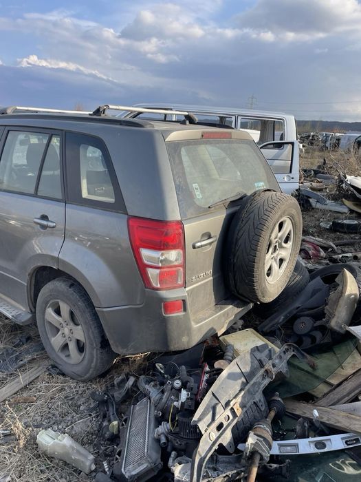 Продавам сузуки гранд витара на части 1.9д и 2.0бензин !