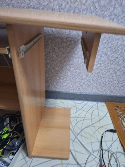 Продам компьютерный стол