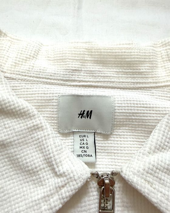 Jachetă H&M albă L – Textură waffle, fermoar metalic, aproape nouă