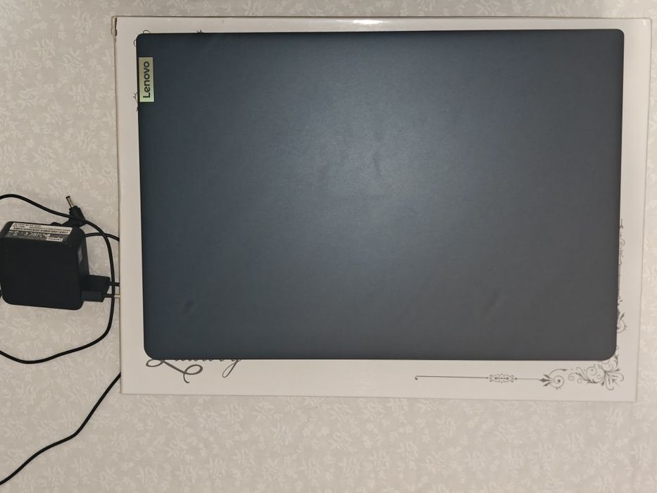 Lenovo Ideapad 3 17.3", AMD Ryzen 5 4Ghz, 8GB RAM, 512 SSD